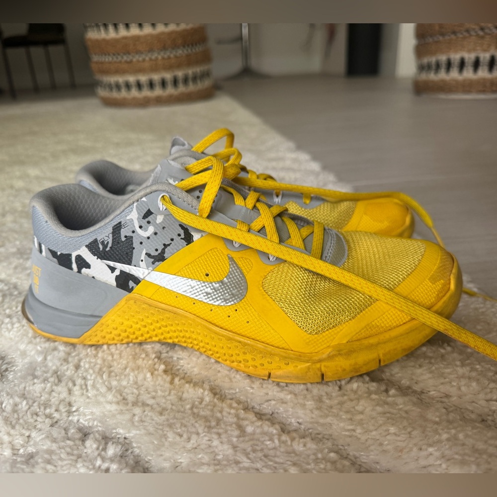 Nike Metcon 2 CrossFit sneakers women  in Yellow and Gray